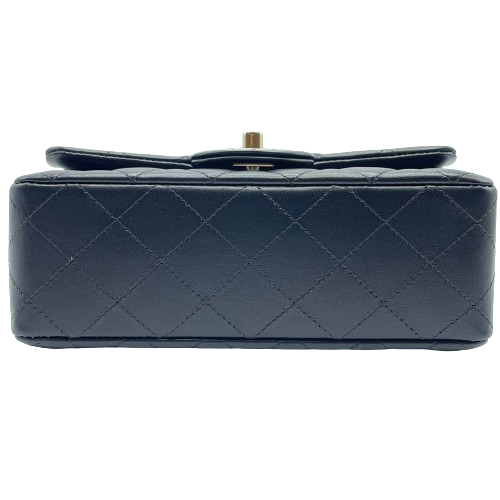 Pre-Owned Chanel Matelasse Black Lambskin Gold Fittings