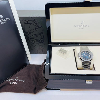 사전 소유의 Patek Philippe Nautilus 5711/1A? 010 스테인리스 스틸 블루