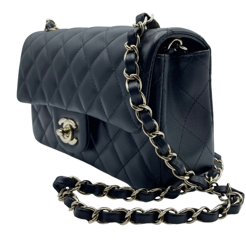 Pre-Owned Chanel Matelasse Black Lambskin Gold Fittings