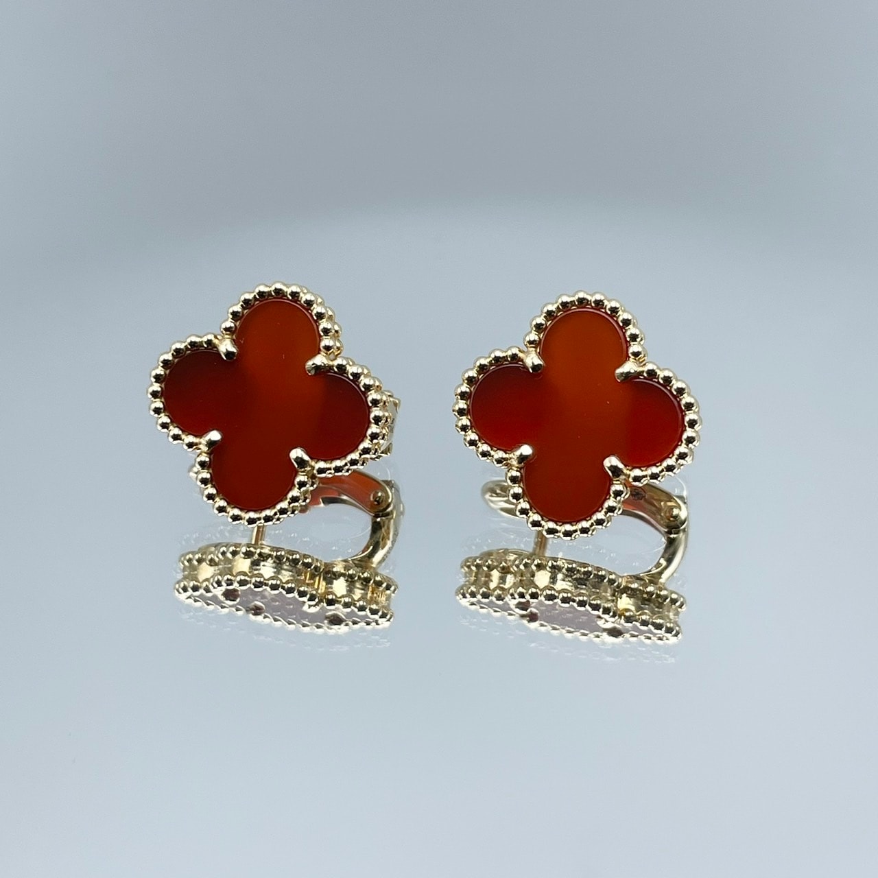 [Sold at below regular price] Van Cleef & Arpels Alhambra Yellow Gold Carnelian Earrings