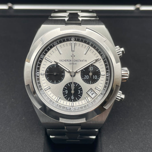 Pre-Owned Vacheron Constantin Oversy's Chronograph 5520V/210A-B686 Silver Tone Lacquer 42.5mm