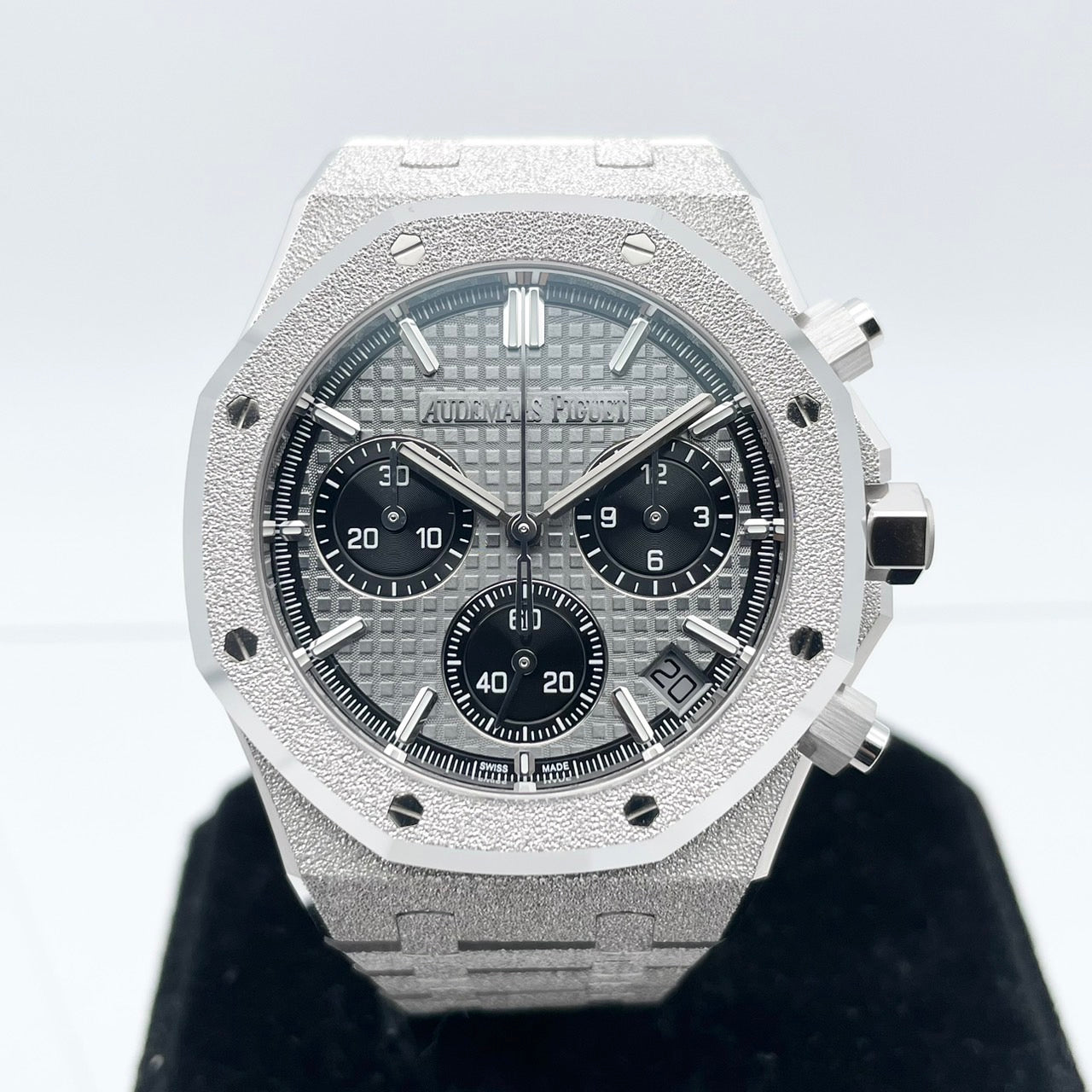 Pre-Owned Audemars Piguet Royal Oak 26239BC.GG.1224BC.02 Frosted Gold Grand Tapestry 41mm