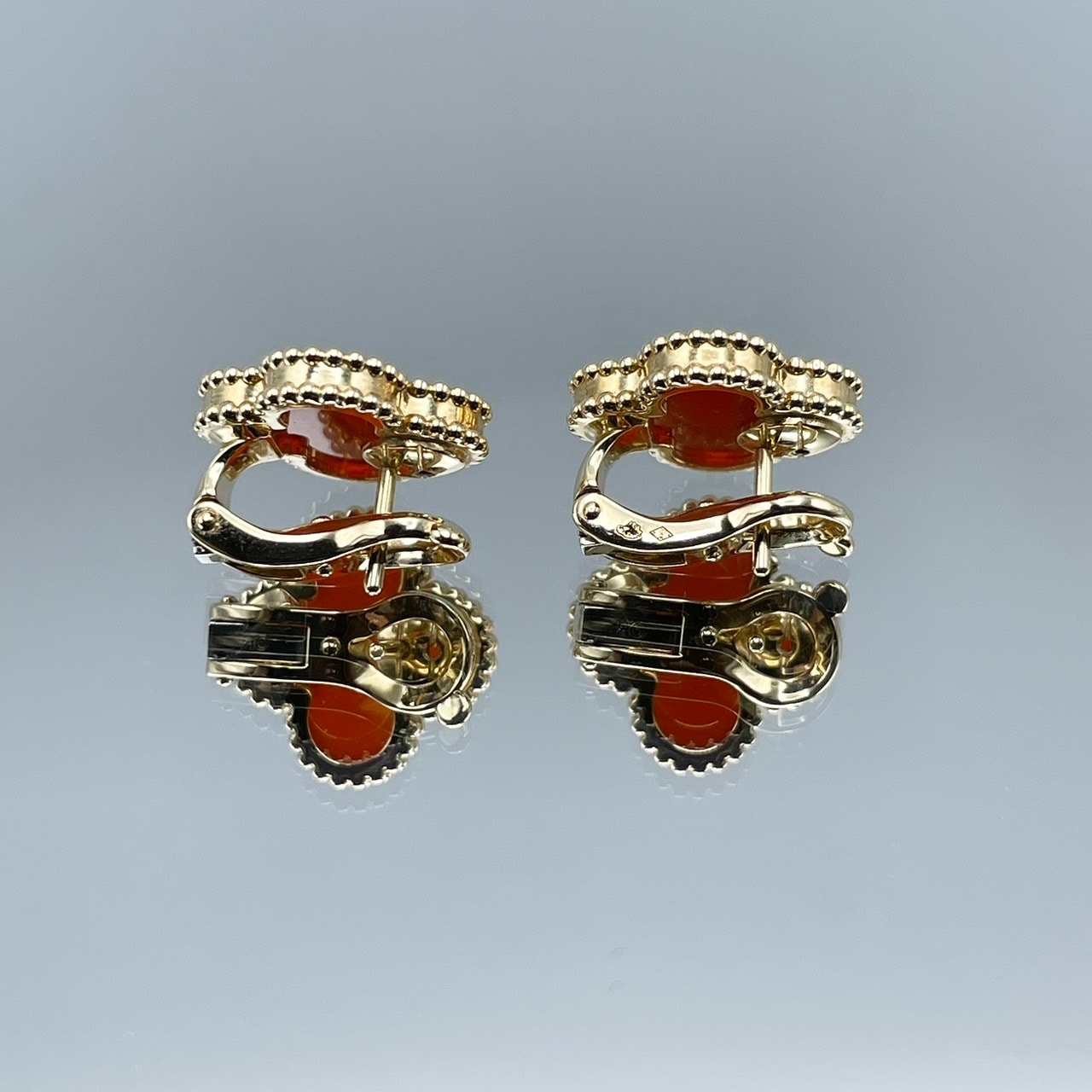 [Sold at below regular price] Van Cleef & Arpels Alhambra Yellow Gold Carnelian Earrings
