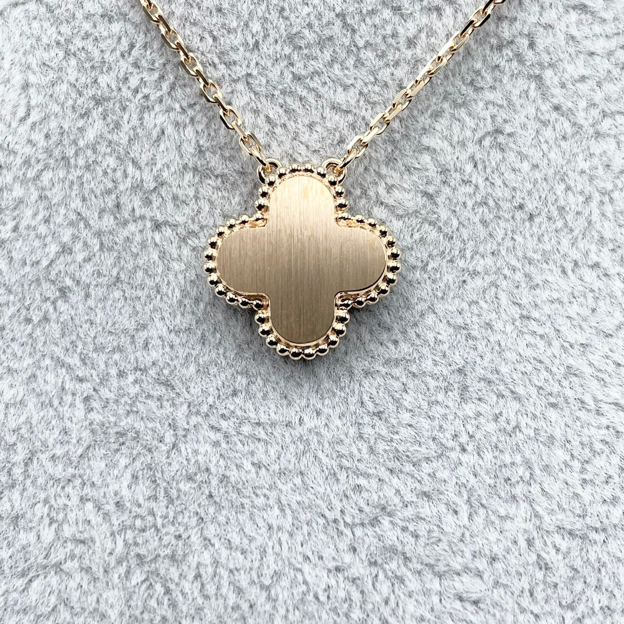 사전 소유의 Van Cleef & Arpels Vintage Alhambra vcarp9t000 그레이