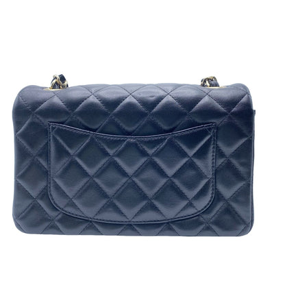 Pre-Owned Chanel Matelasse Black Lambskin Gold Fittings