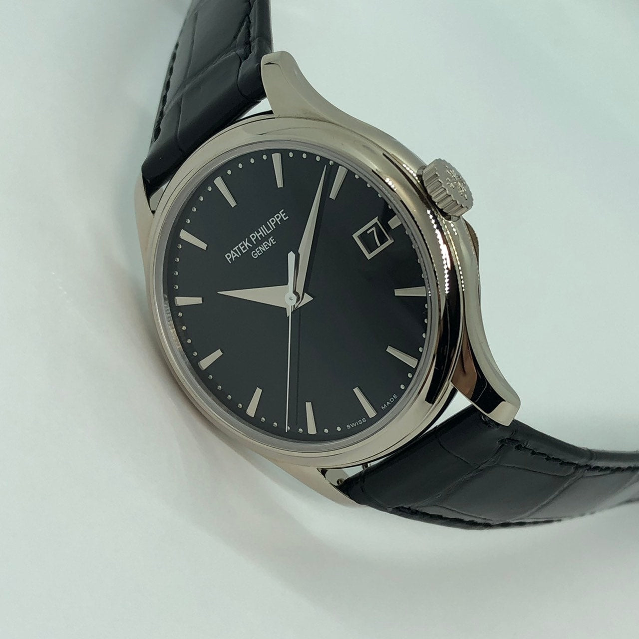 사전 소유의 Patek Philippe Calatrava 5227G-010 화이트 골드