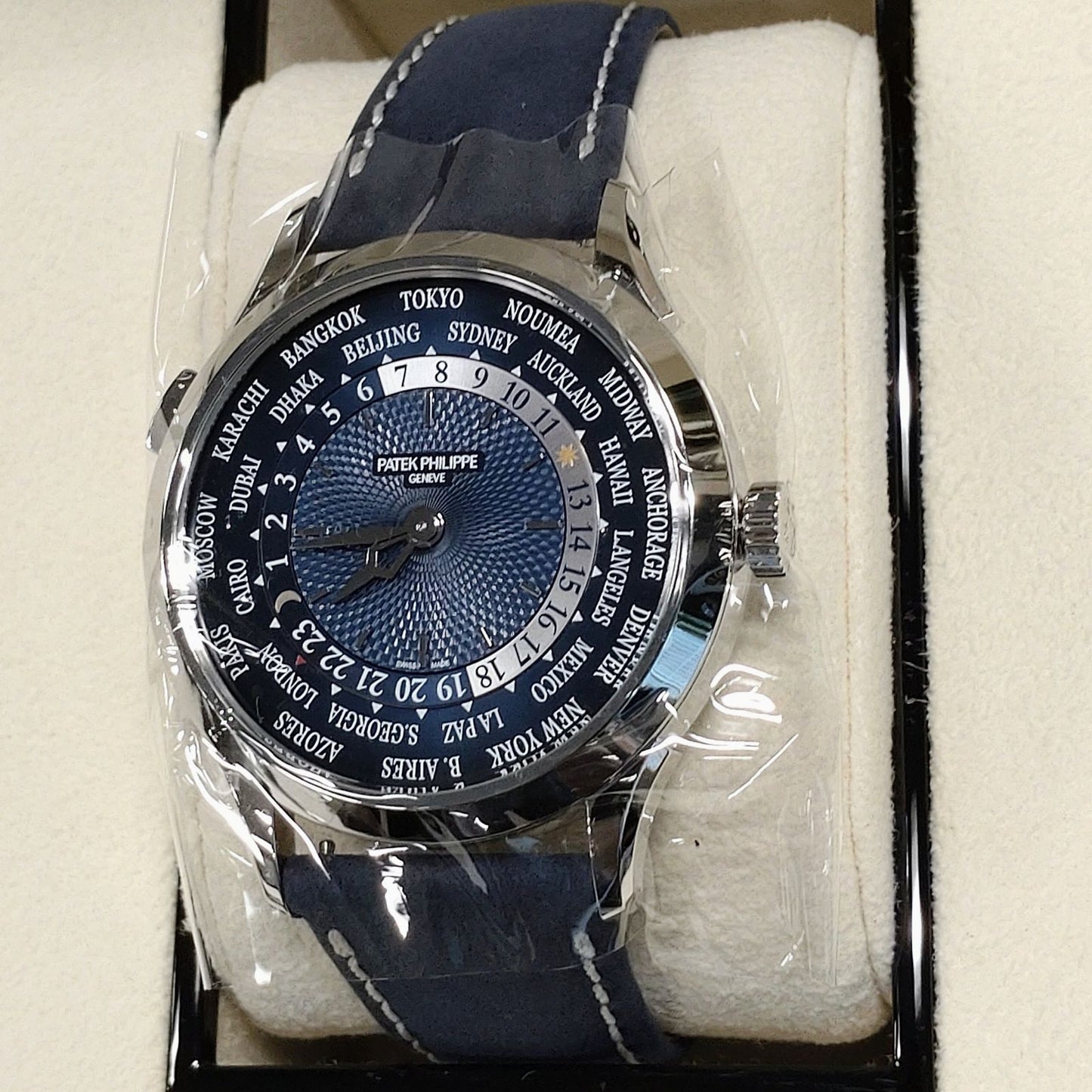 Pre-Owned Patek Philippe Complication World Time 5230P-001