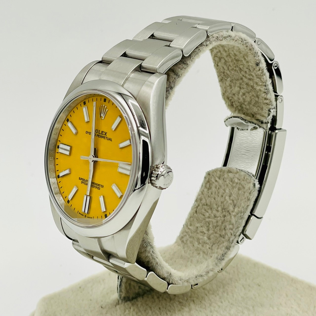 Pre-Owned Rolex Oyster Perpetual 124300 Oyster Bracelet Yellow