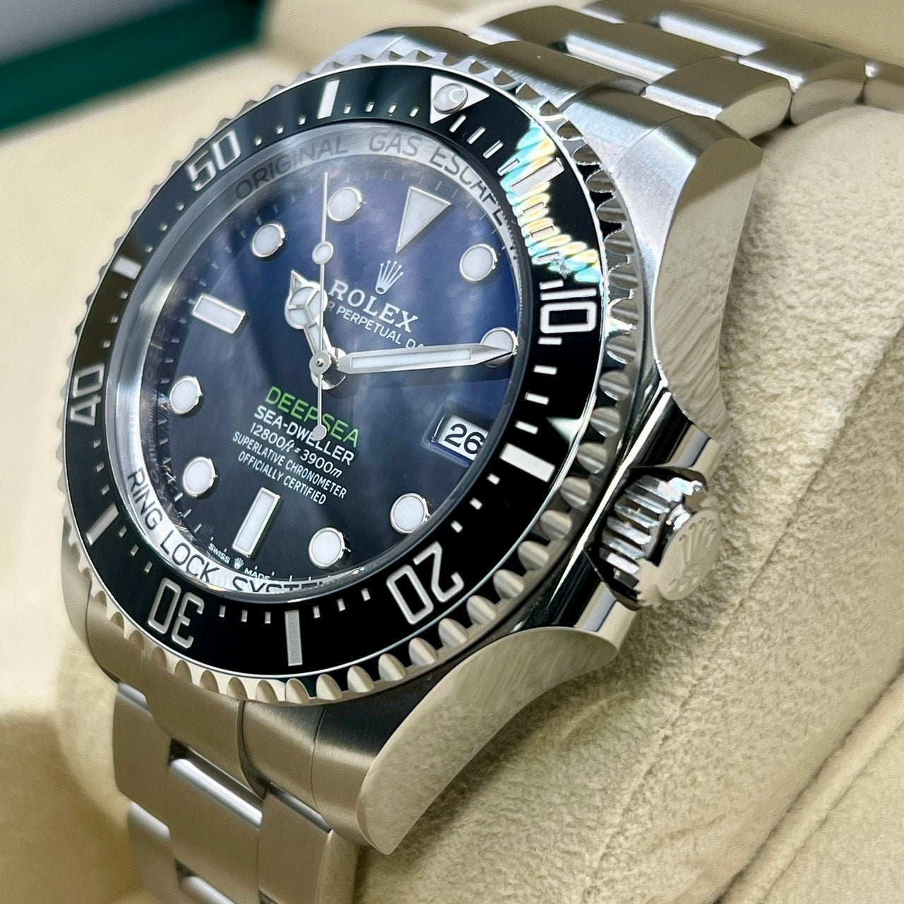 사전 소유 롤렉스 바다 거주자 136660 굴 팔찌 D 블루 44mm