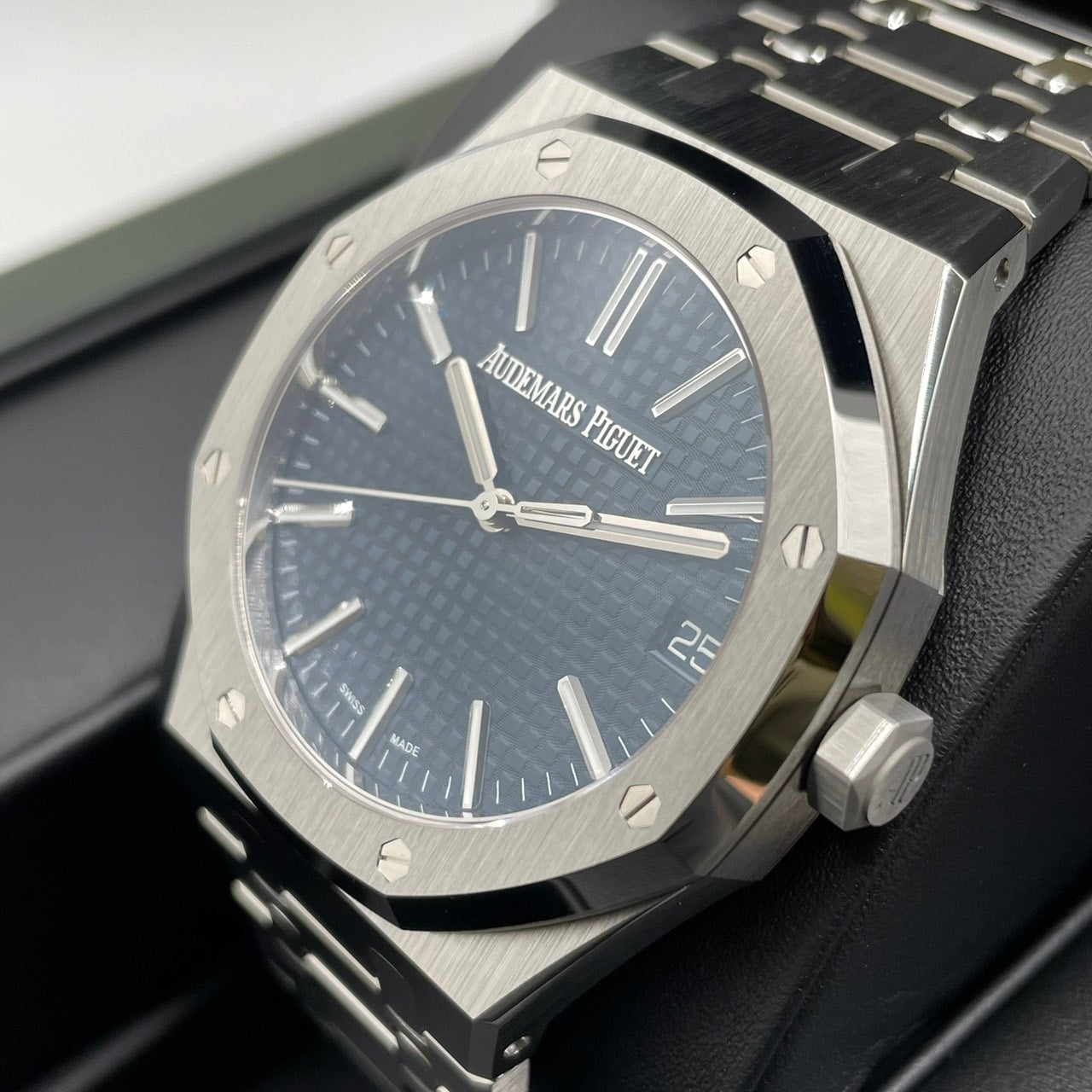 Pre-Owned Audemars Piguet Royal Oak 15510ST.OO.1320ST.06 Blue 41mm