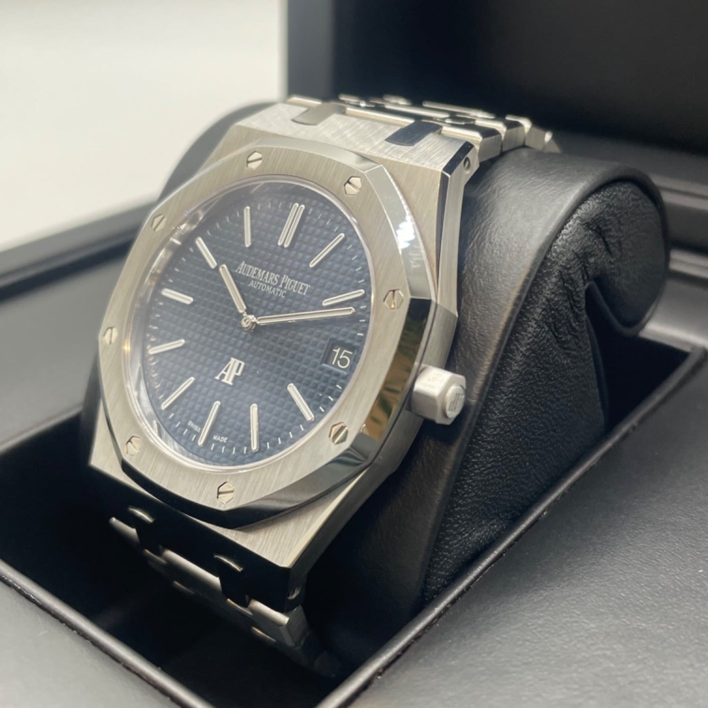 Pre-Owned Audemars Piguet Royal Oak "Jumbo" Extra Sin 15202ST.OO.1240ST.01 Blue 39mm
