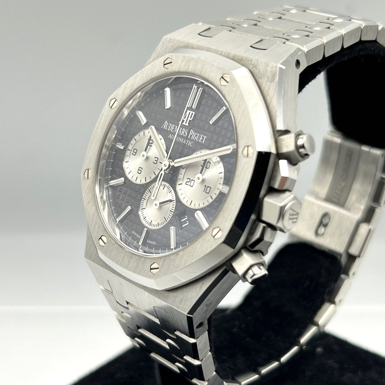 Pre-Owned Audemars Piguet Royal Oak 26331ST.OO.1220ST.02 Black Stainless Steel 41mm