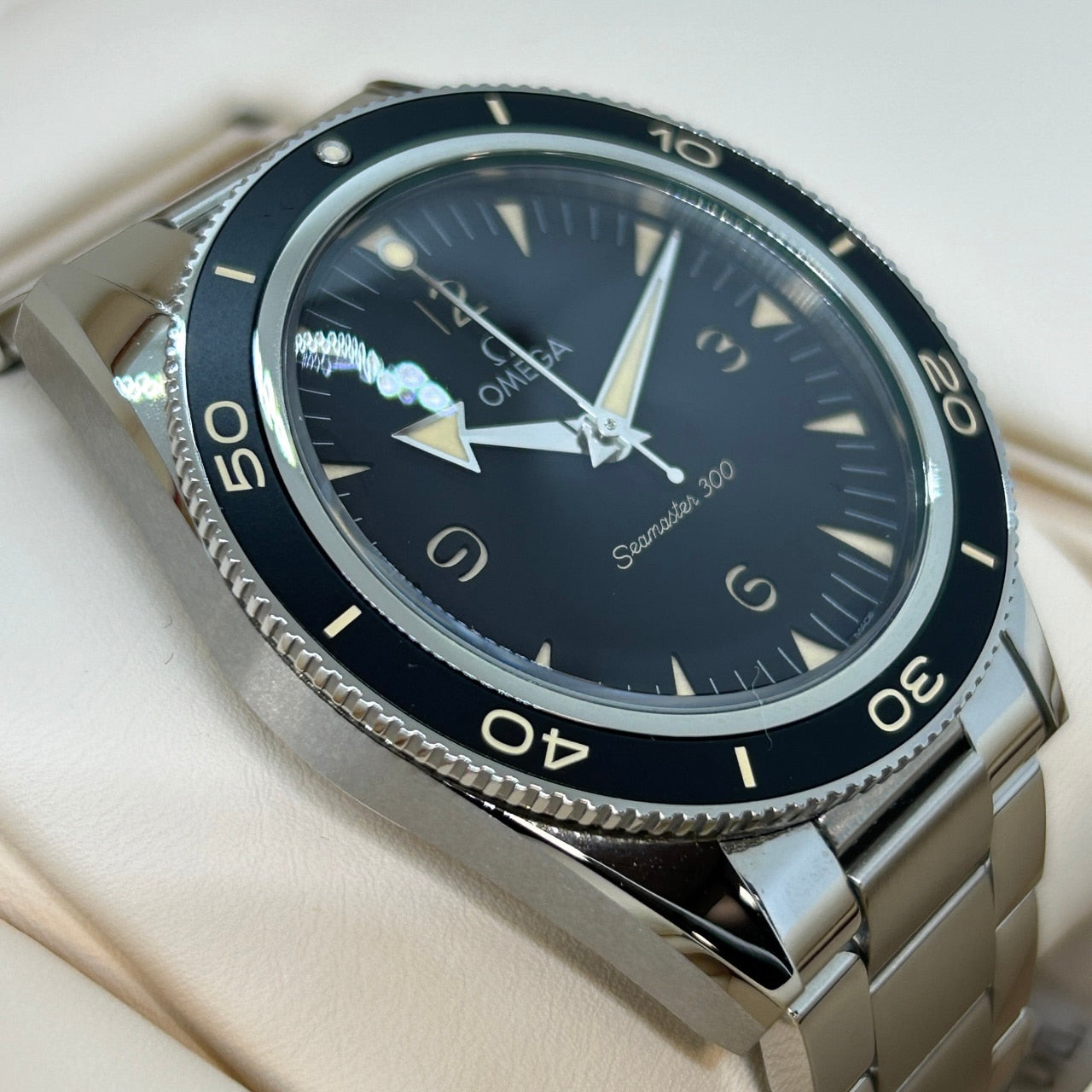 Pre-Owned Omega Seamaster 300 234.30.41.21.01.001 Black 41mm