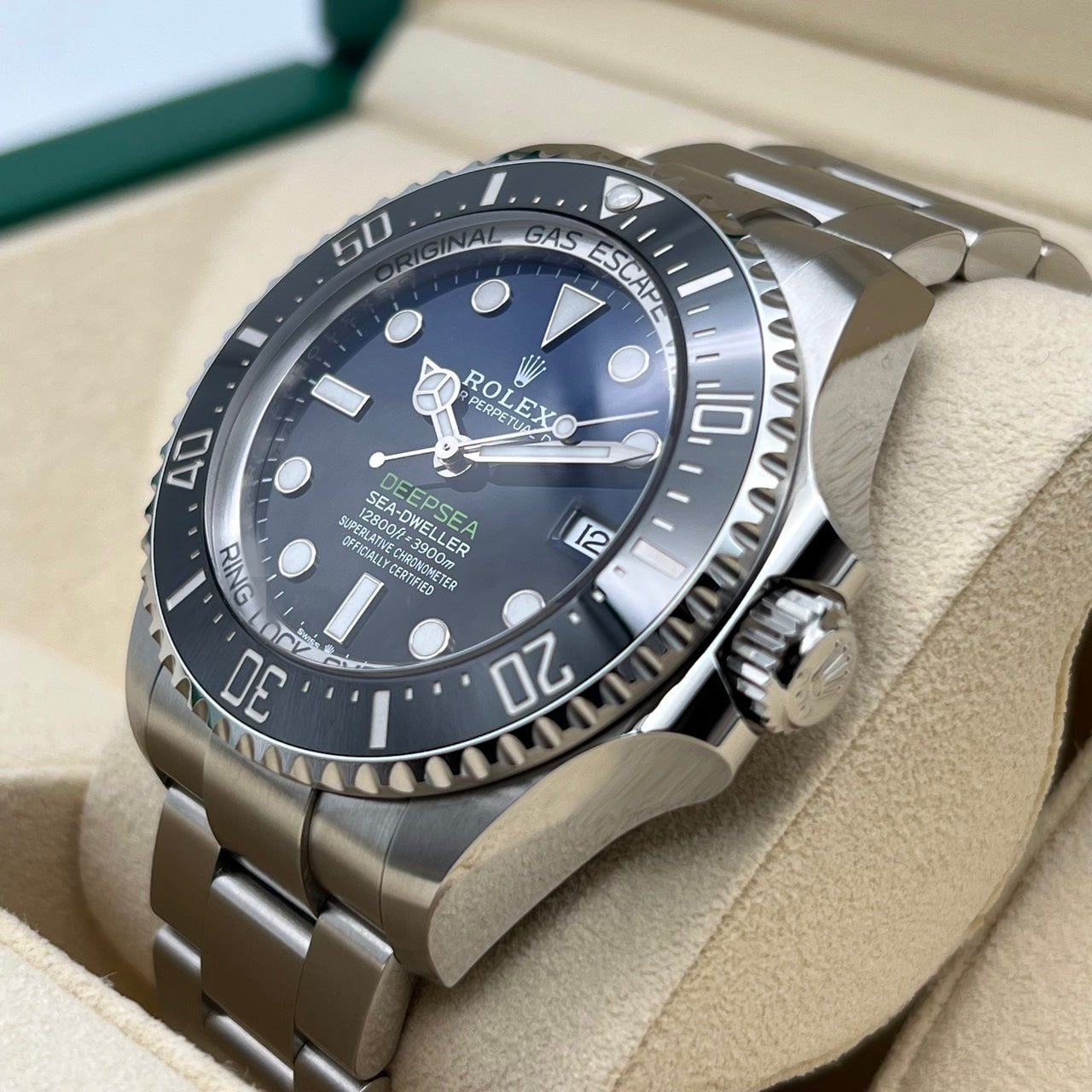 사전 소유 롤렉스 바다 거주자 심해 136660 D 블루 굴 팔찌 44mm