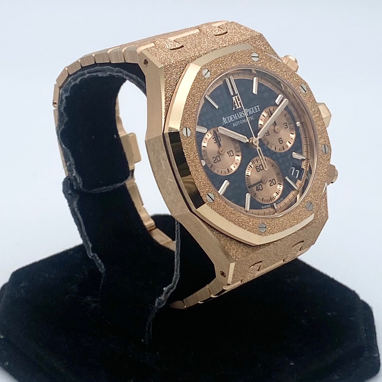 Pre-Owned Audemars Piguet Royal Oak 26239OR.GG.1224OR.01 Frosted Gold Blue Grand Tapestry 41mm