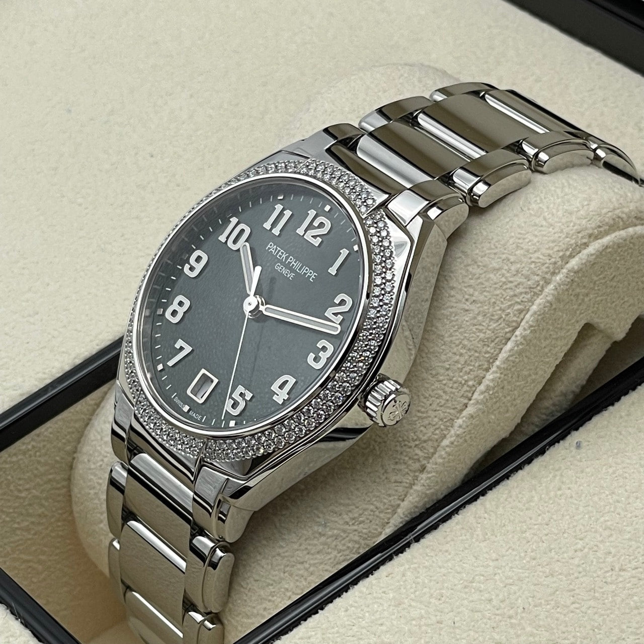 二手Patek Philippe二十〜4 7300/1200A-011橄榄绿色Soleil不锈钢36mm