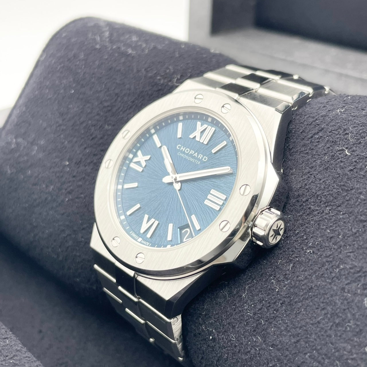 Pre-Owned Chopard Alpine Eagle Large 298600-3001 Blue 41mm