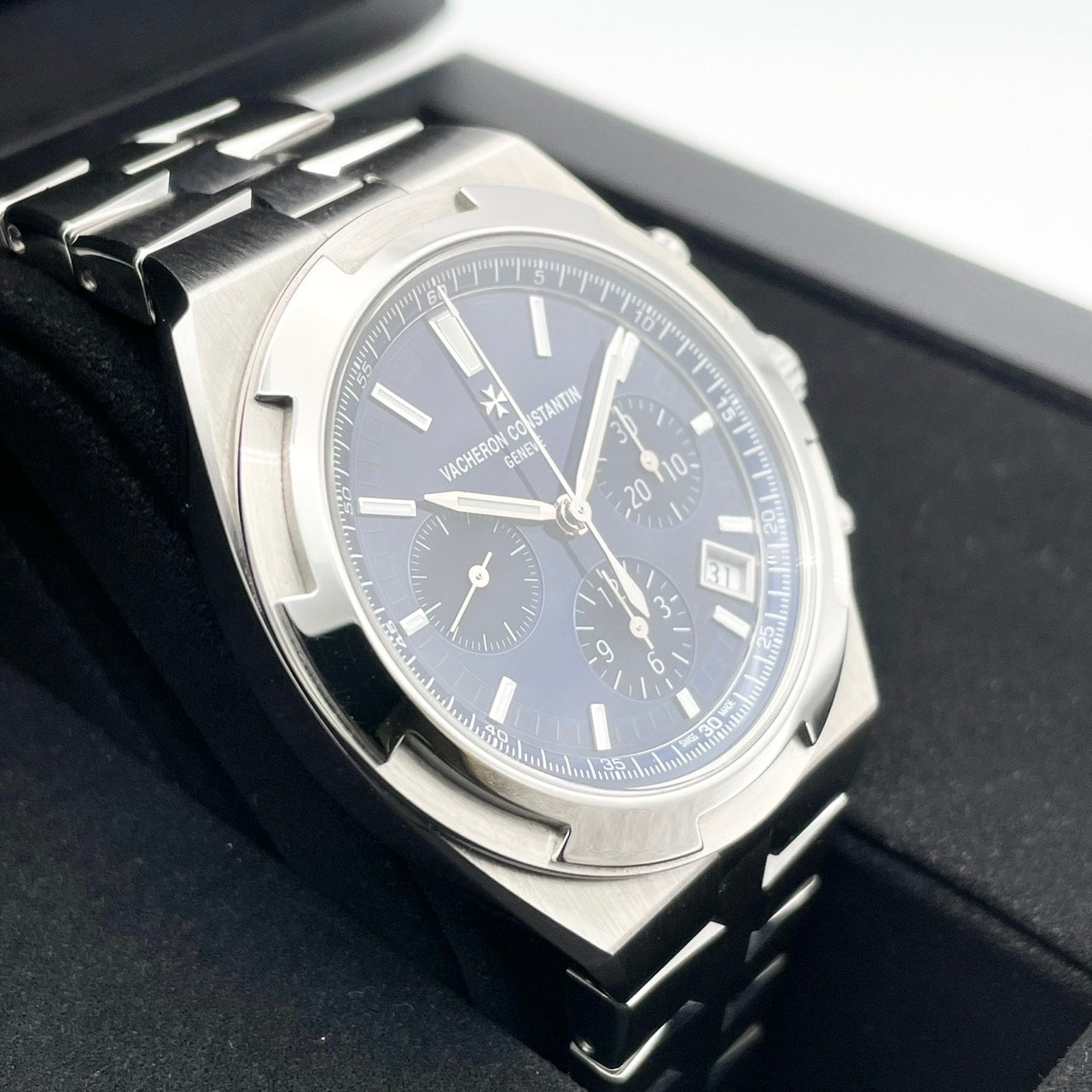 Pre-Owned Vacheron Constantin Oversys Chronograph 5520V/210A-B148 42.5mm