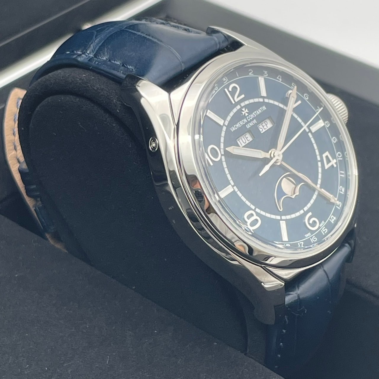Pre-Owned Vacheron Constantin Fifty Six Complete Calendar 4000E/000A-B548 Blue Stainless Steel 40mm
