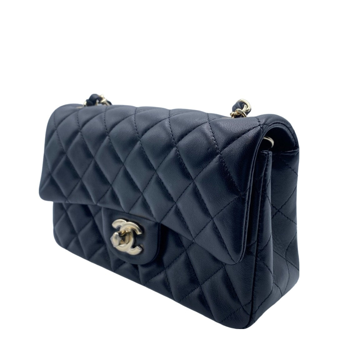 Pre-Owned Chanel Matelasse Black Lambskin Gold Fittings