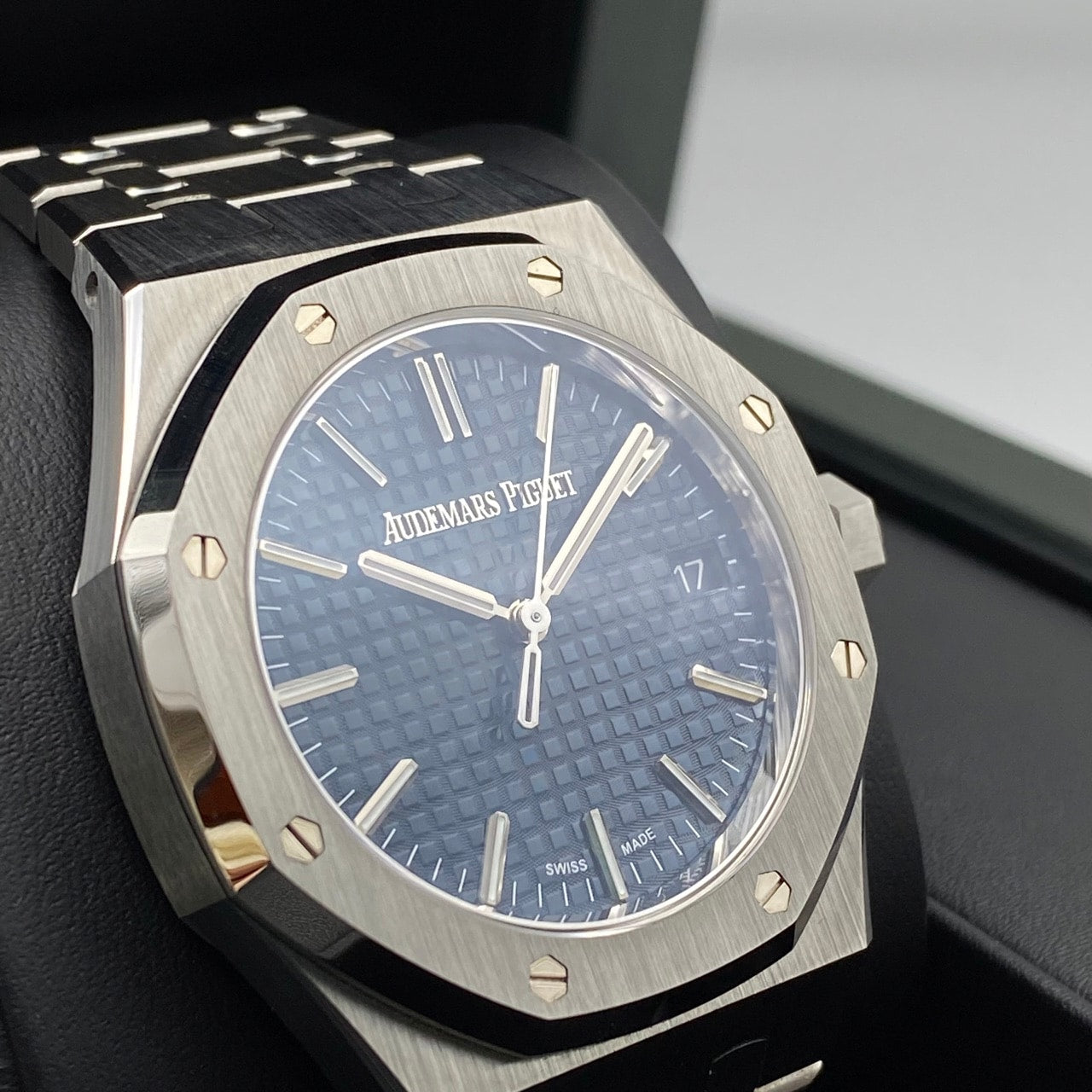[50 주년 기념 로터 장착 모델] Audemars Piguet Royal Oak 15550st.oo.1356st.02 Blue Stainless Steel 37mm