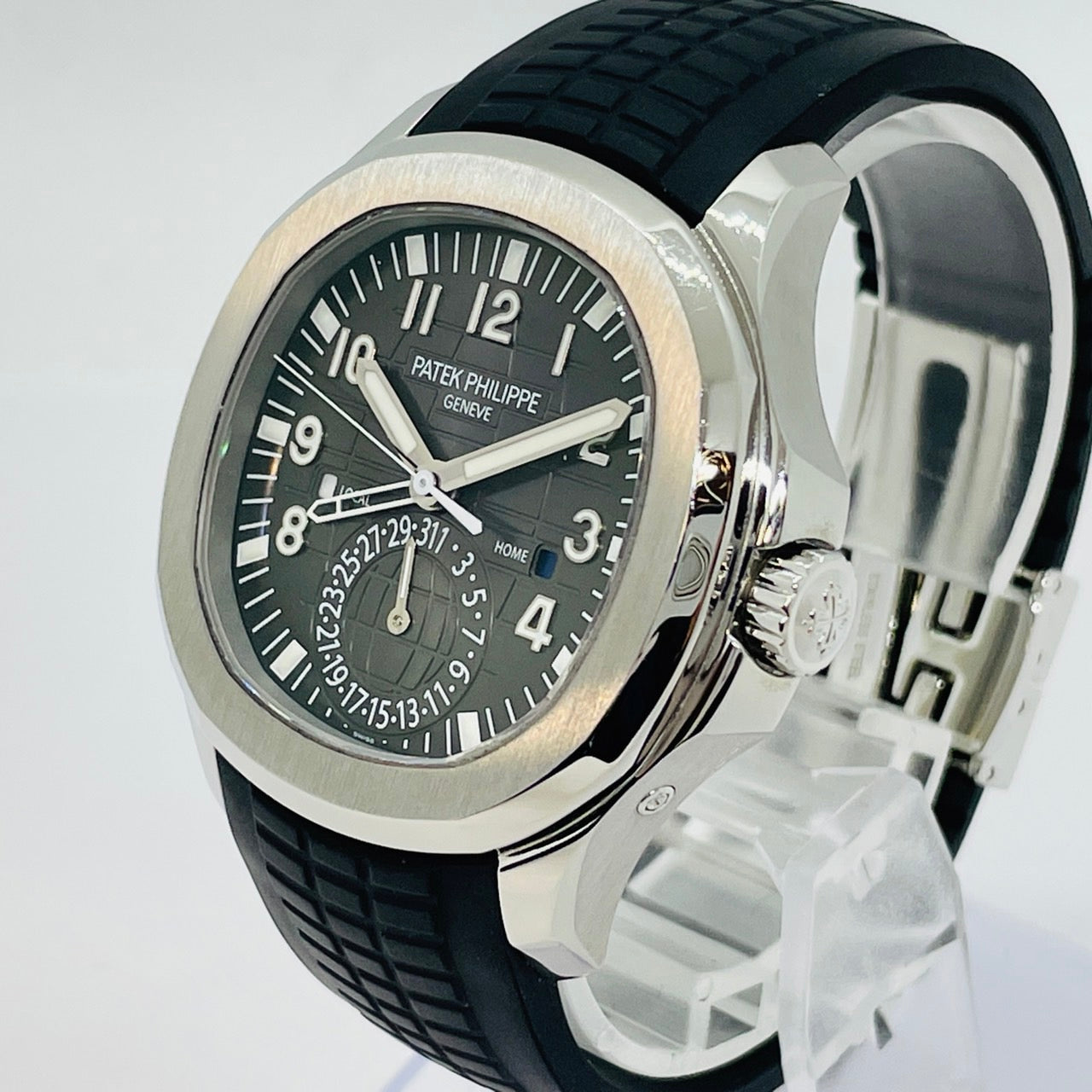 Pre-Owned Patek Philippe Aquanaut 5164A-001 Black