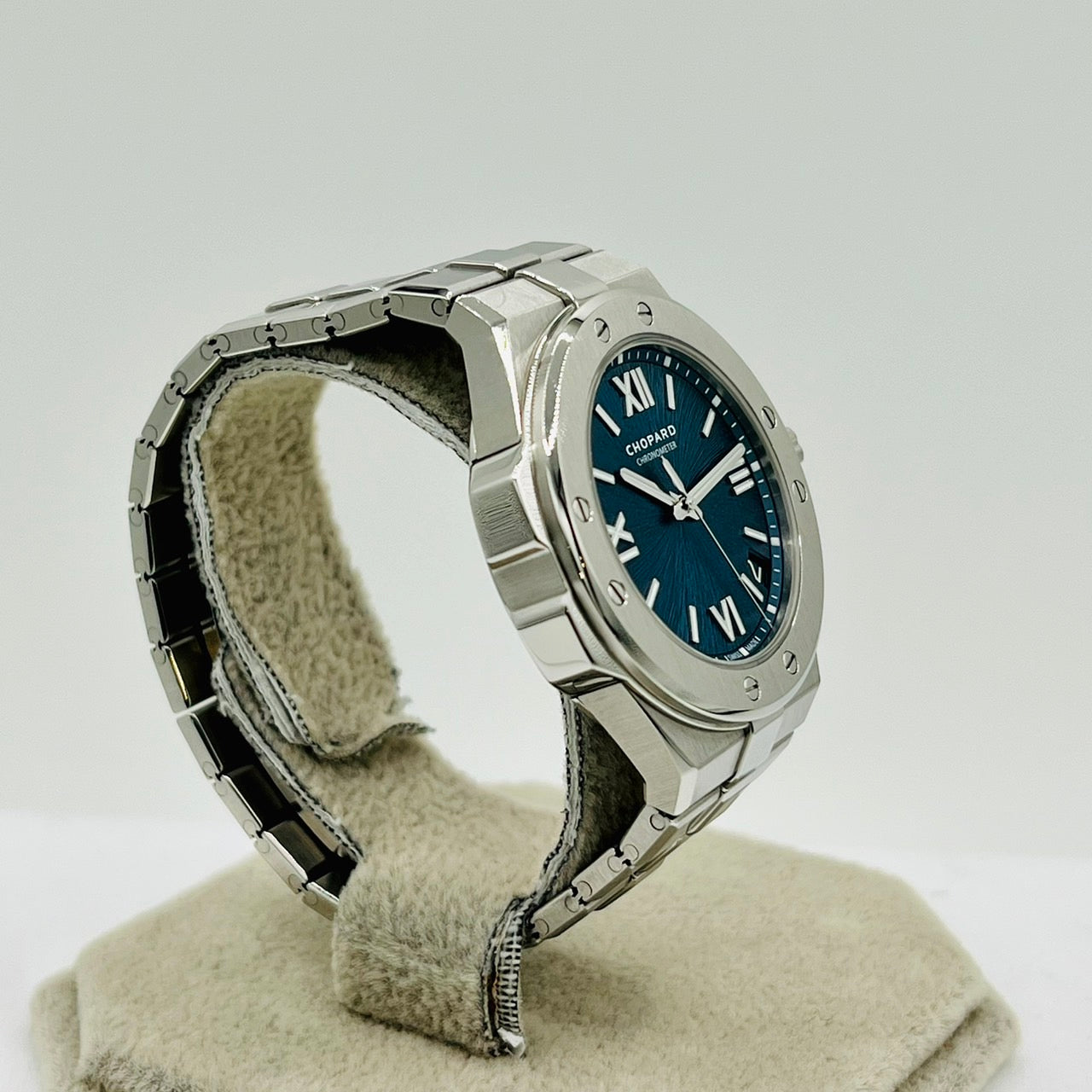 Pre-Owned Chopard Alpine Eagle Large 298600-3001 Blue