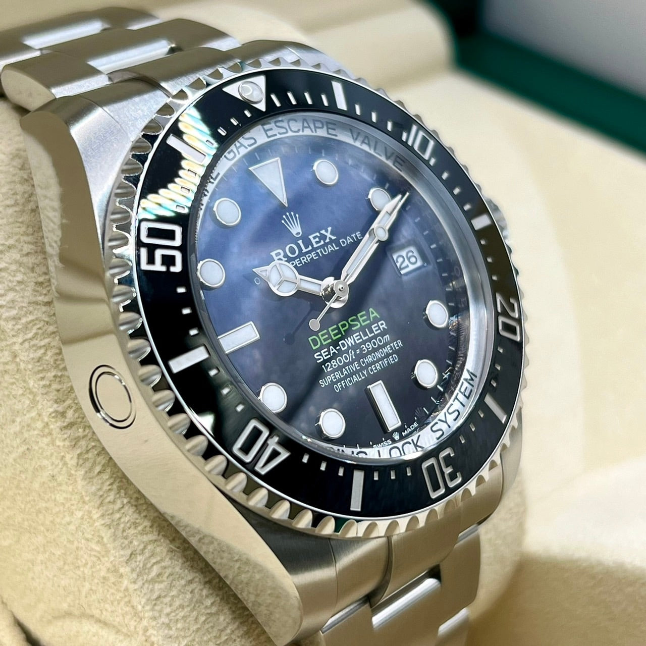 사전 소유 롤렉스 바다 거주자 136660 굴 팔찌 D 블루 44mm