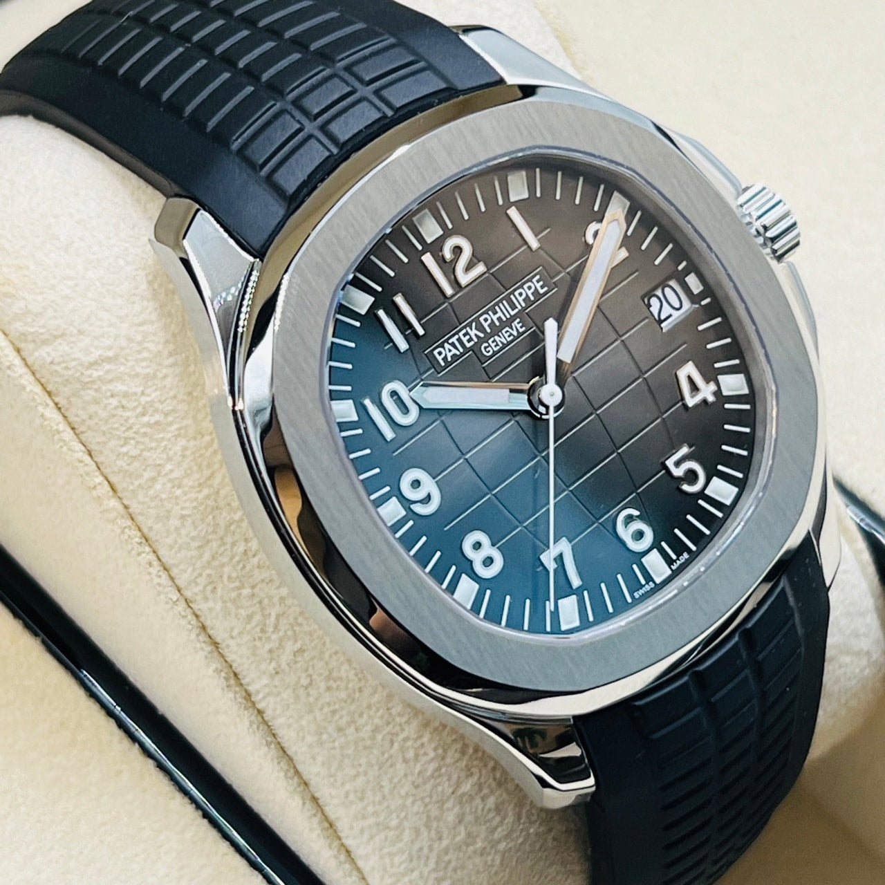 Pre-Owned Patek Philippe Aquanaut 5167A-001 Black [No Rubber Cut]
