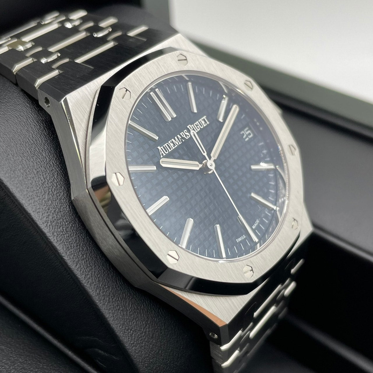 Pre-Owned Audemars Piguet Royal Oak 15510ST.OO.1320ST.06 Blue 41mm