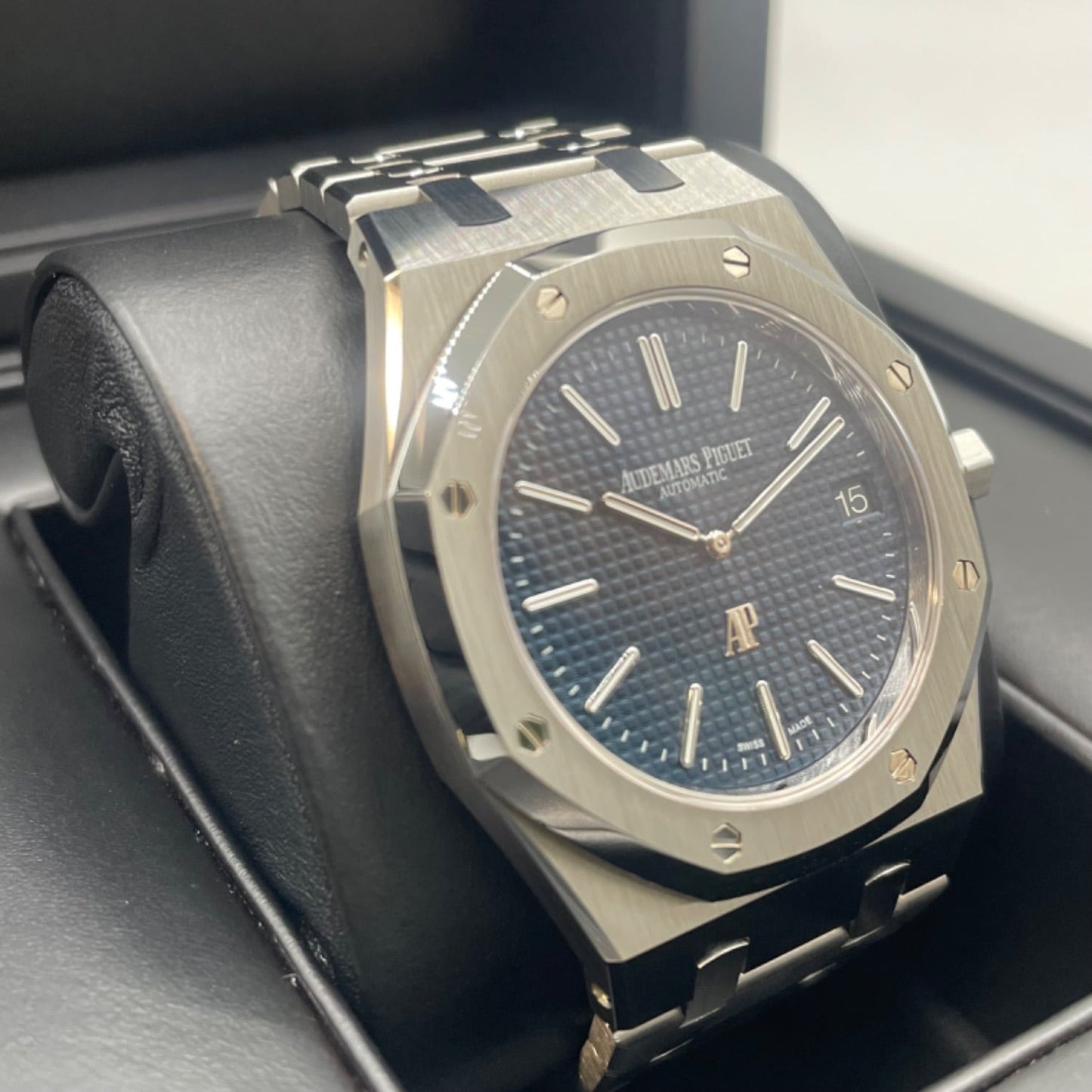 Pre-Owned Audemars Piguet Royal Oak "Jumbo" Extra Sin 15202ST.OO.1240ST.01 Blue 39mm