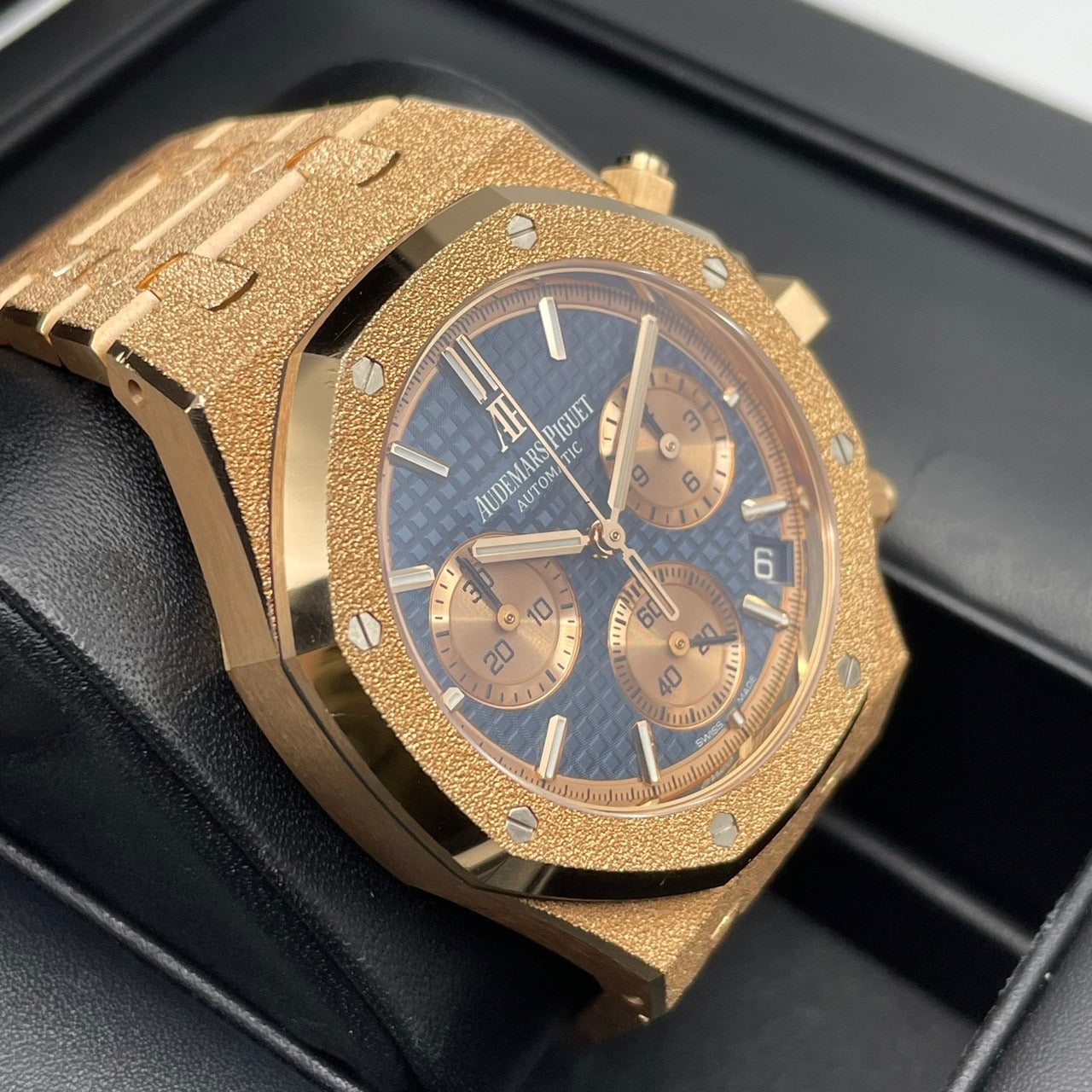 Pre-Owned Audemars Piguet Royal Oak 26239OR.GG.1224OR.01 Frosted Gold Blue Grand Tapestry 41mm