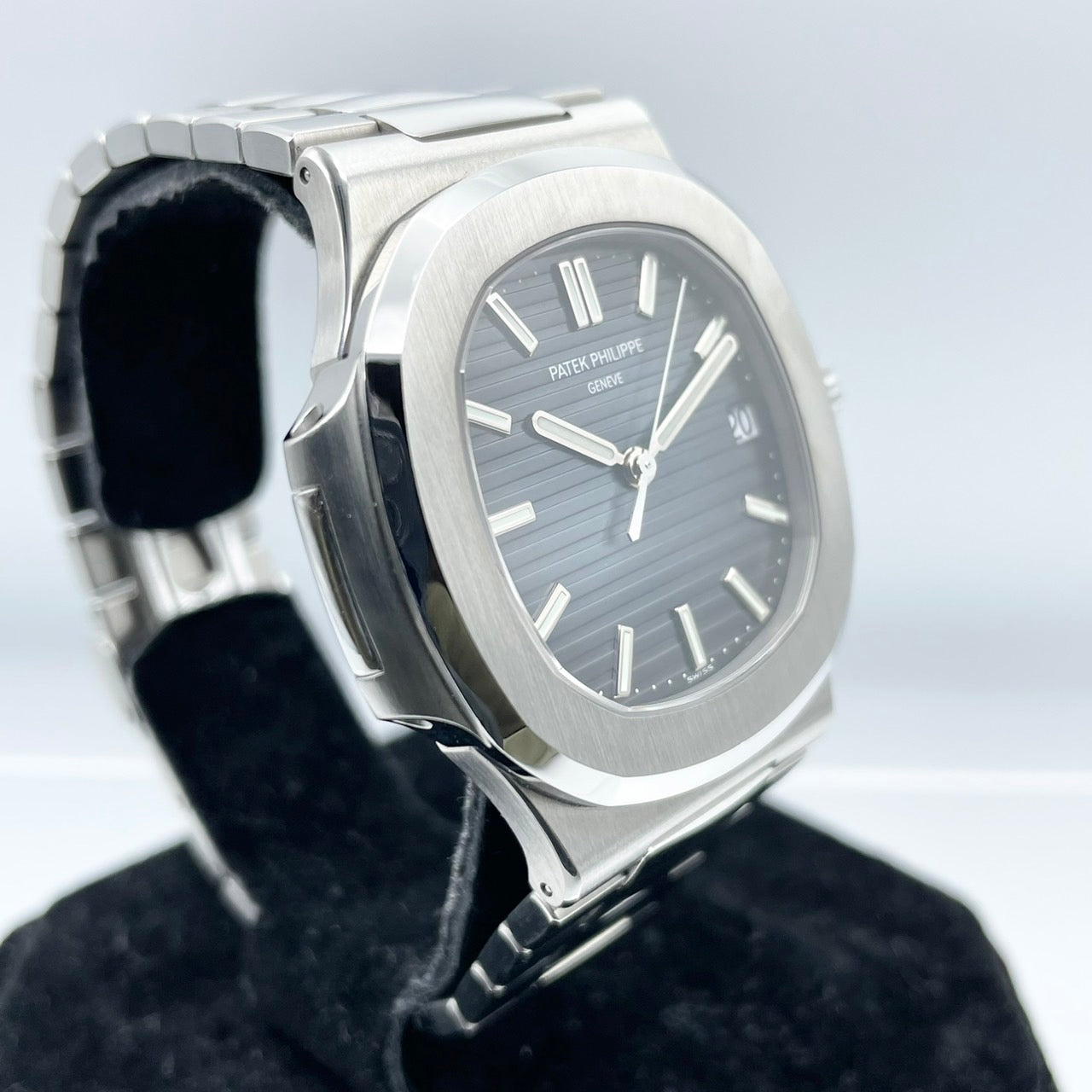 Pre-Owned Patek Philippe Nautilus 5711/1A?010 Stainless Steel Black/Blue 40mm