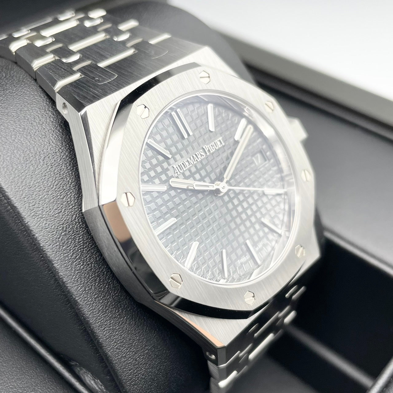 Pre-Owned Audemars Piguet Royal Oak 15550ST.OO.1356ST.07 Gray 37mm