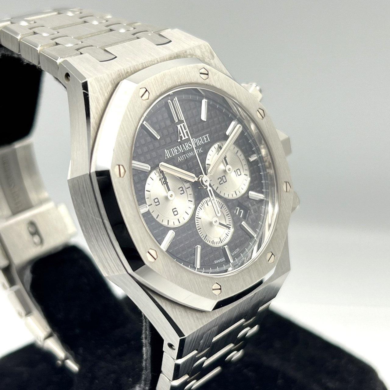 Pre-Owned Audemars Piguet Royal Oak 26331ST.OO.1220ST.02 Black Stainless Steel 41mm
