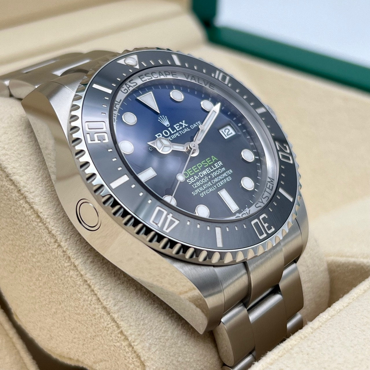 사전 소유 롤렉스 바다 거주자 심해 136660 D 블루 굴 팔찌 44mm