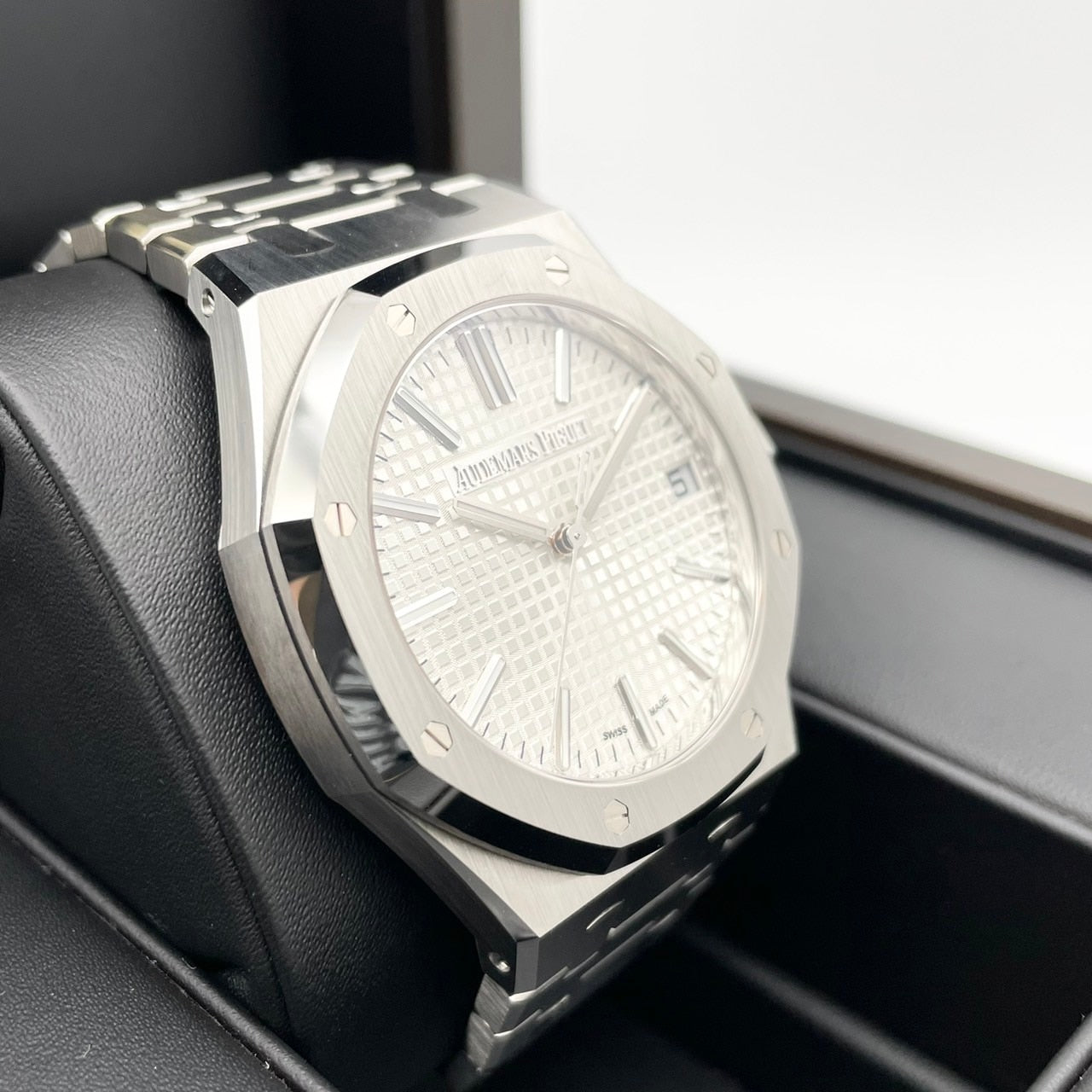 Pre-Owned Audemars Piguet Royal Oak 15510ST.OO.1320ST.08 Silver 41mm
