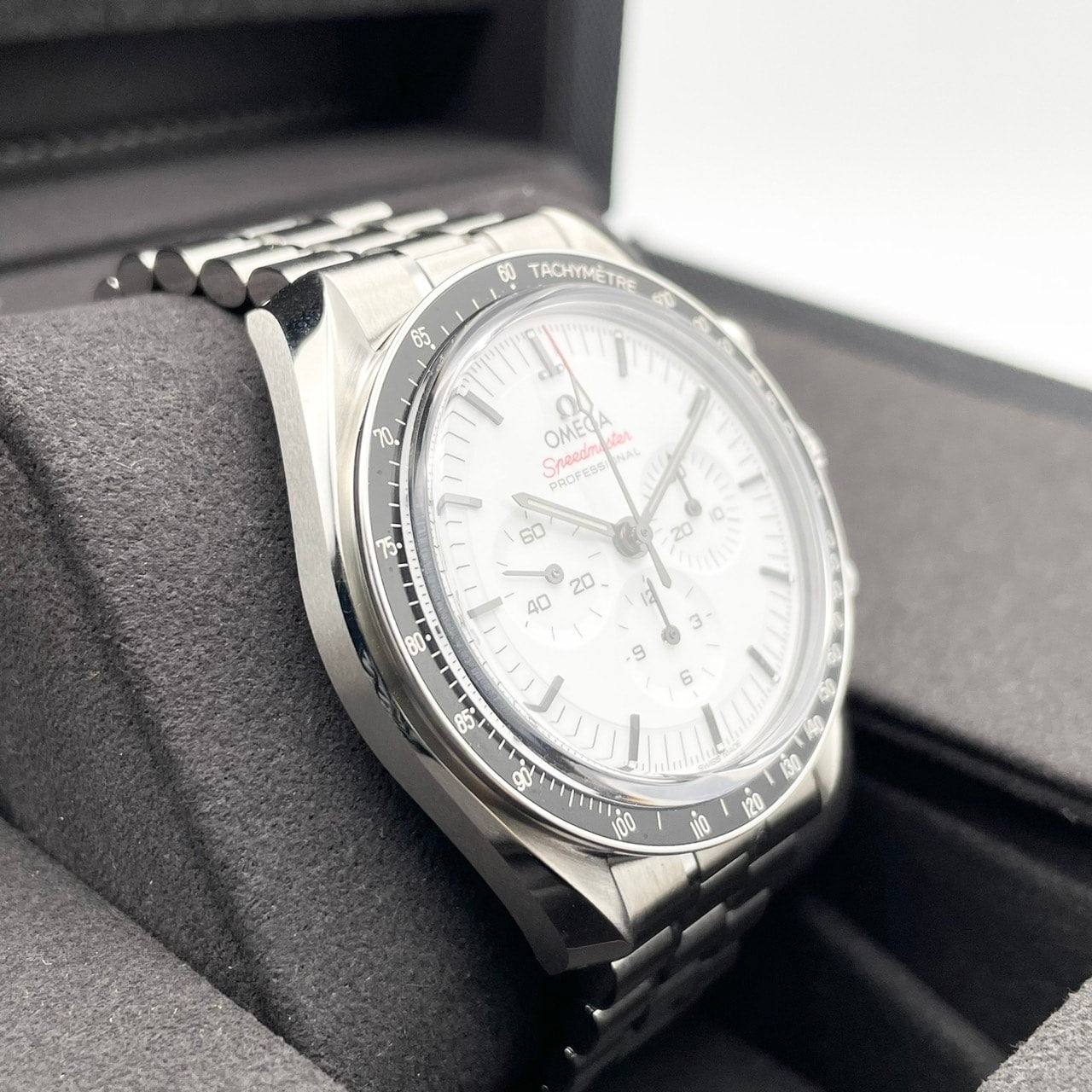 プレオウンド オメガ スピードマスター ムーンウォッチ プロフェッショナ﻿ル 310.30.42.50.04.00﻿1 ホワイト 42mm