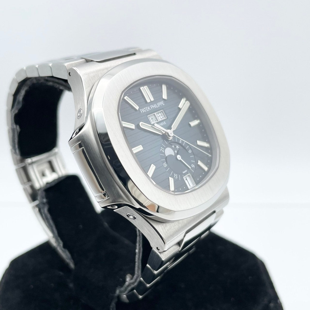 사전 소유의 Patek Philippe Nautilus 연례 달력 5726A-001 Black 40.5mm