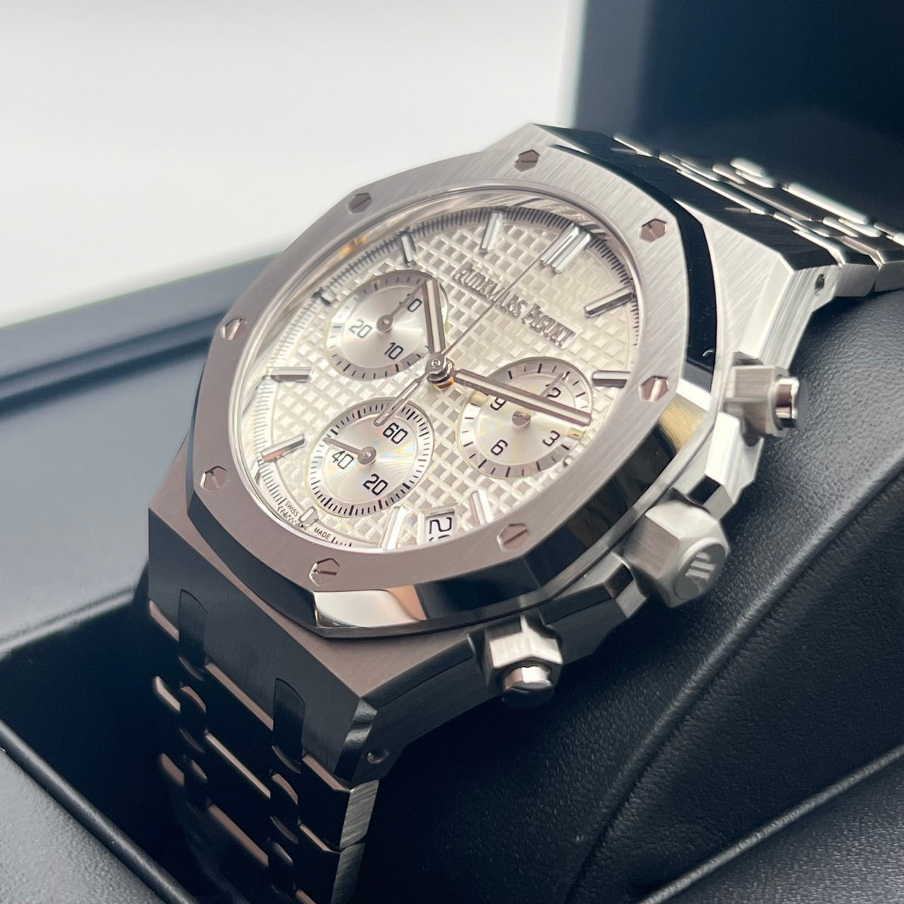 Pre-Owned Audemars Piguet Royal Oak 26240ST.OO.1320ST.03 Silver 41mm