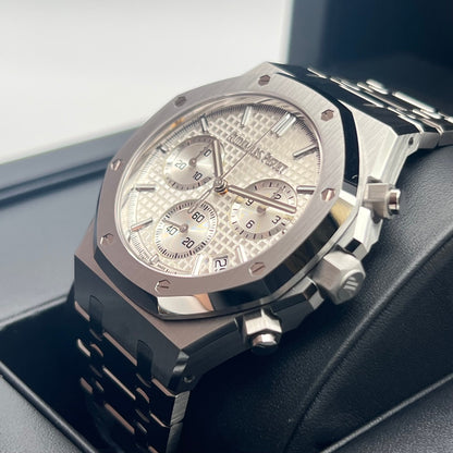 Pre-Owned Audemars Piguet Royal Oak 26240ST.OO.1320ST.03 Silver 41mm