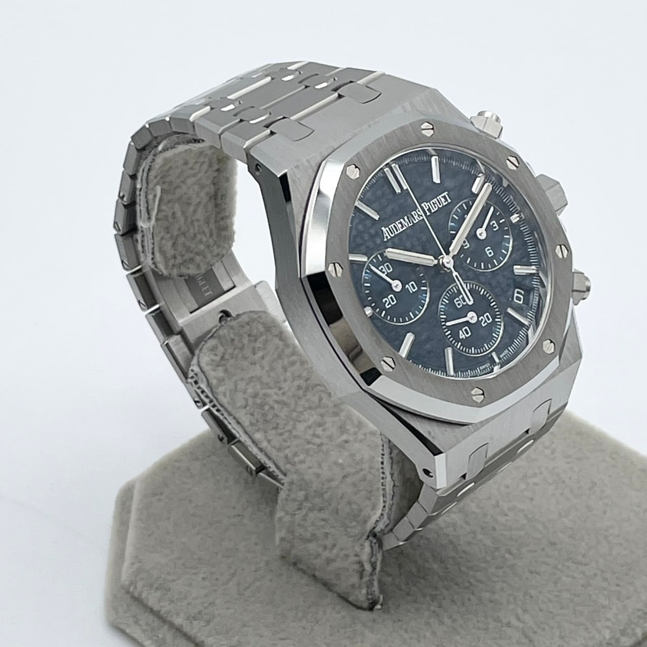 Pre-Owned Audemars Piguet Royal Oak 26240ST.OO.1320ST.05 Blue 41mm
