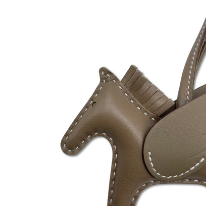 プレオウンド エルメス ペガサスチャーム PM エトゥープ W刻印