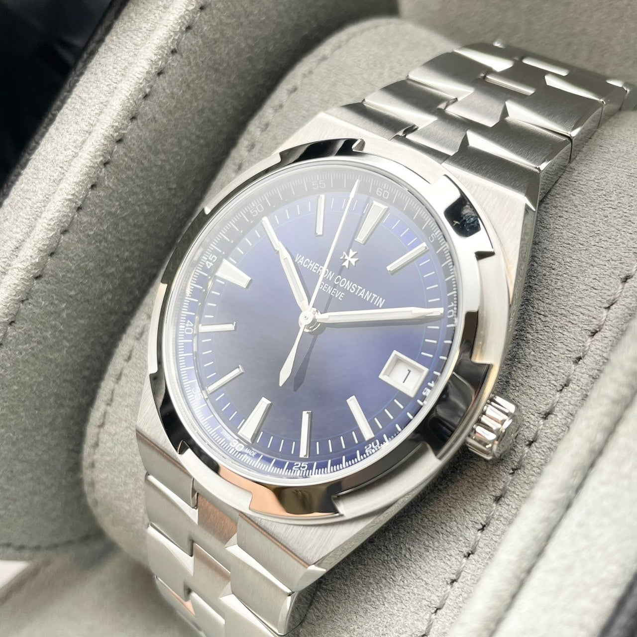 Vacheron Constantin海外4520V/210A-B128不锈钢蓝色41mm