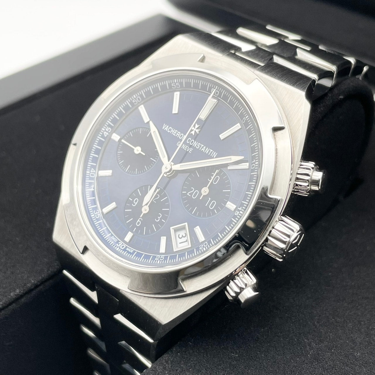 Pre-Owned Vacheron Constantin Oversys Chronograph 5520V/210A-B148 42.5mm