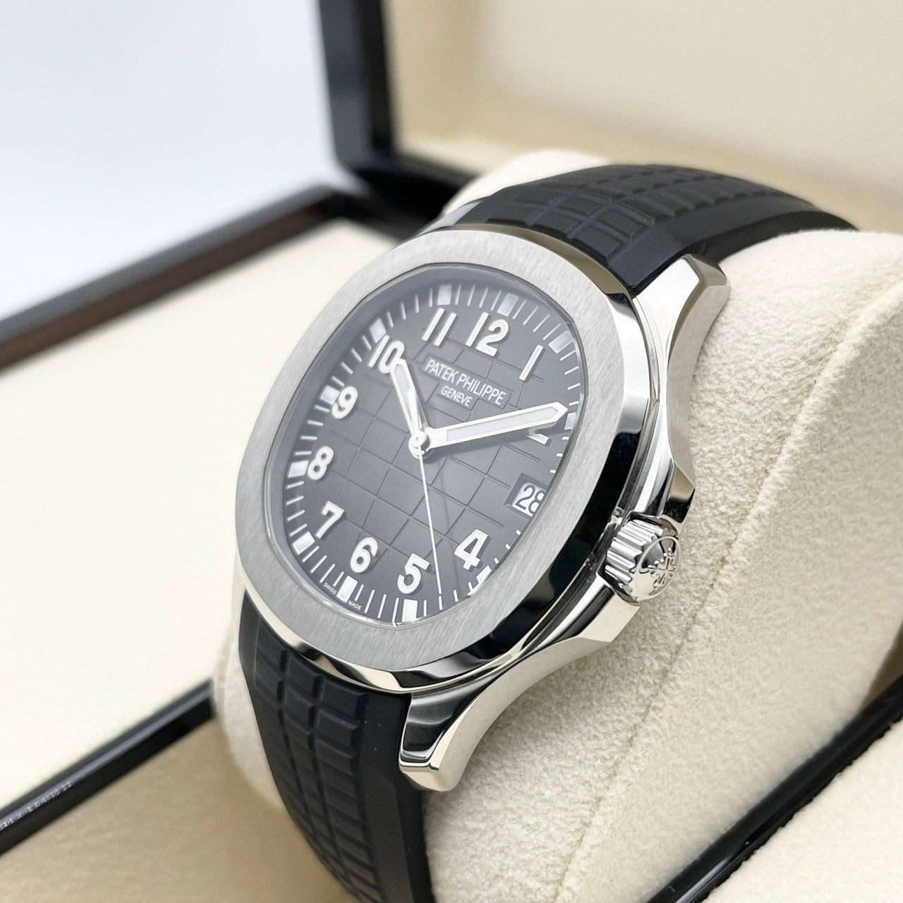 Pre-Owned Patek Philippe Aquanaut 5167A-001 Black 40.8mm