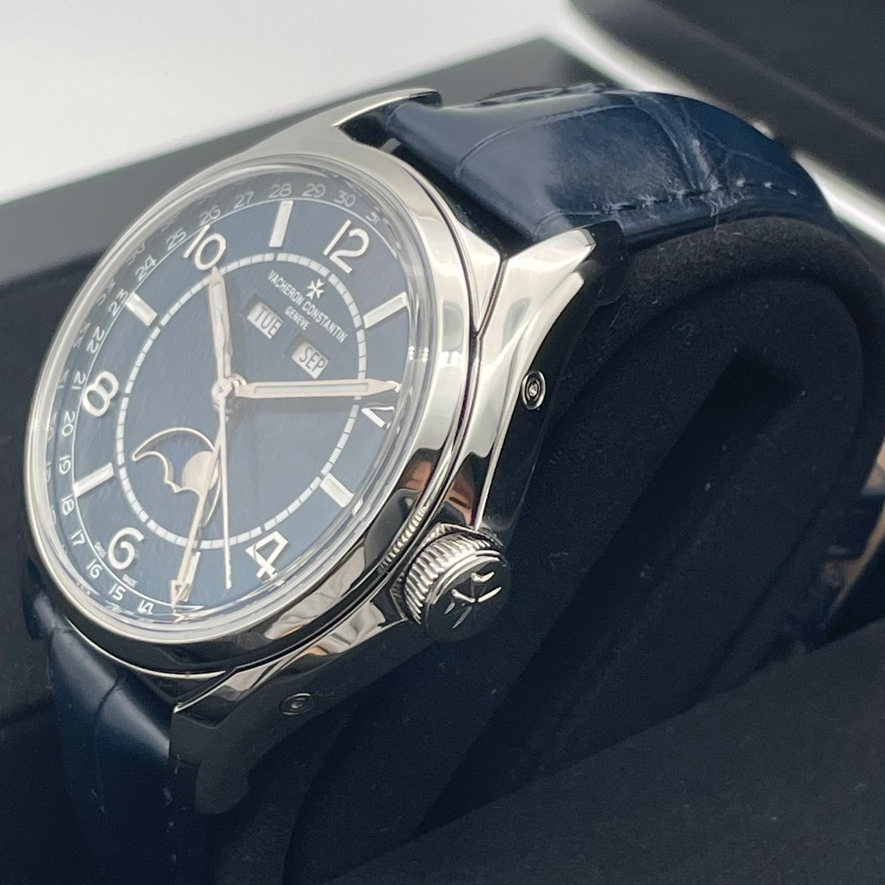 Pre-Owned Vacheron Constantin Fifty Six Complete Calendar 4000E/000A-B548 Blue Stainless Steel 40mm
