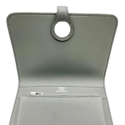 Hermes Dogon Compact Veil Amand Togo B가 새겨 져 있습니다