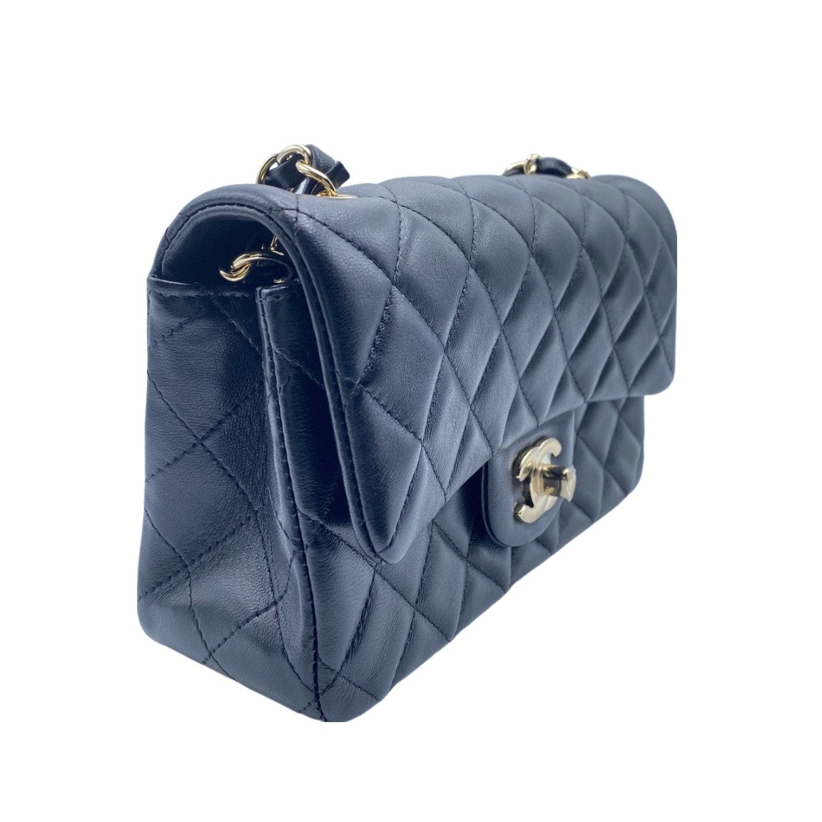 Pre-Owned Chanel Matelasse Black Lambskin Gold Fittings