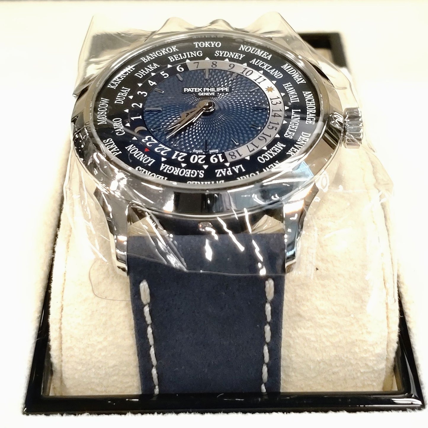 Pre-Owned Patek Philippe Complication World Time 5230P-001